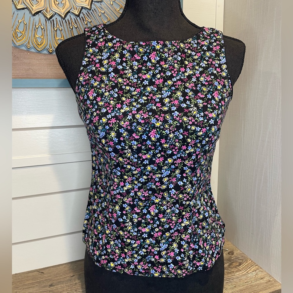 CDC Petite Sleeveless Floral Top Size 6